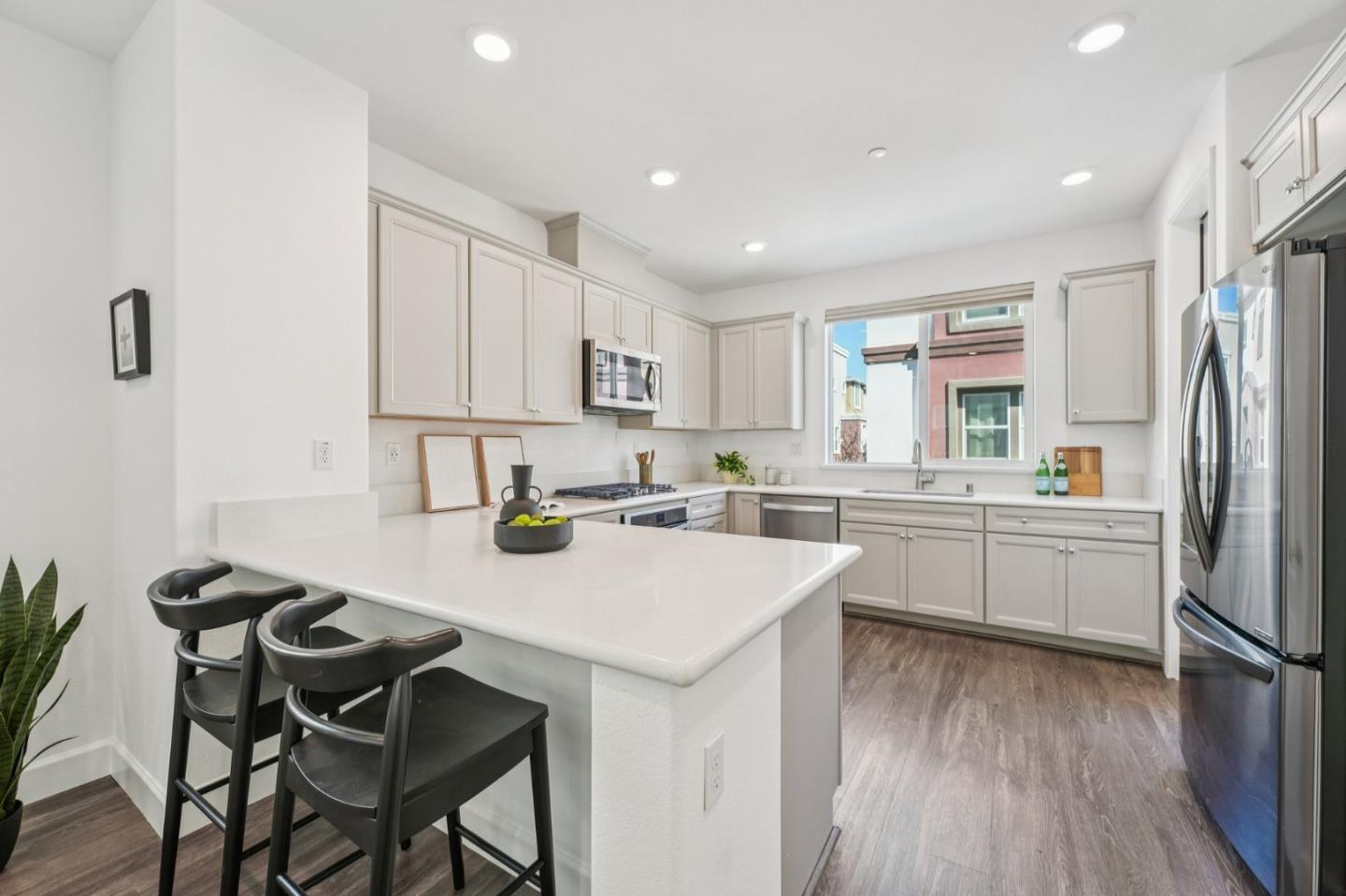 Detail Gallery Image 7 of 31 For 1015 Abruzzo Ln #1,  San Jose,  CA 95131 - 4 Beds | 3/1 Baths