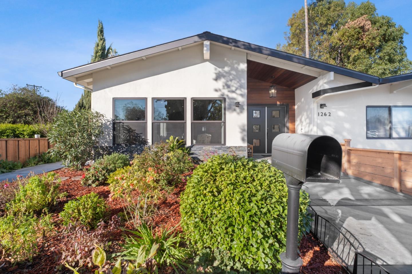 Detail Gallery Image 5 of 74 For 1262 Manzano Way, Sunnyvale,  CA 94089 - 5 Beds | 4 Baths