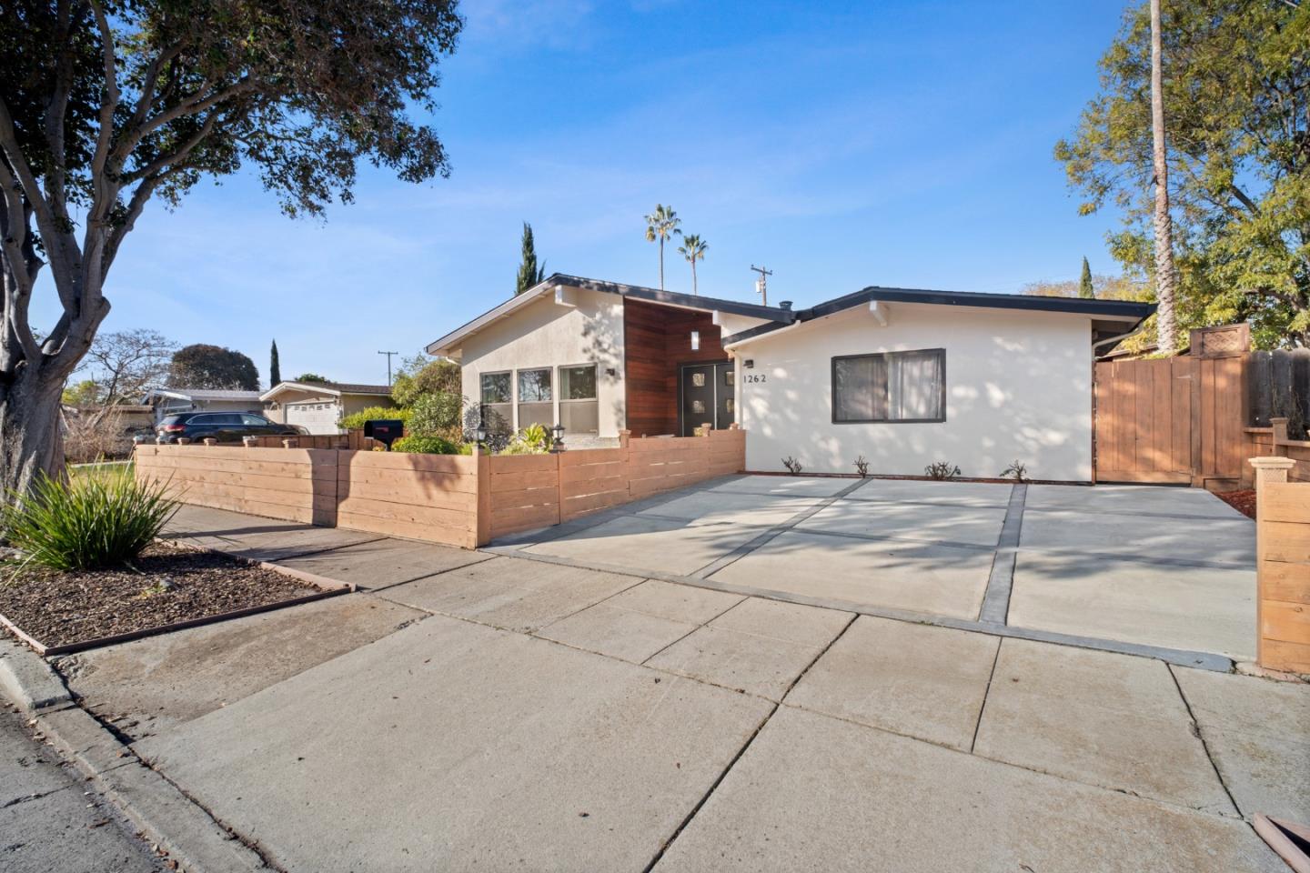 Detail Gallery Image 6 of 74 For 1262 Manzano Way, Sunnyvale,  CA 94089 - 5 Beds | 4 Baths