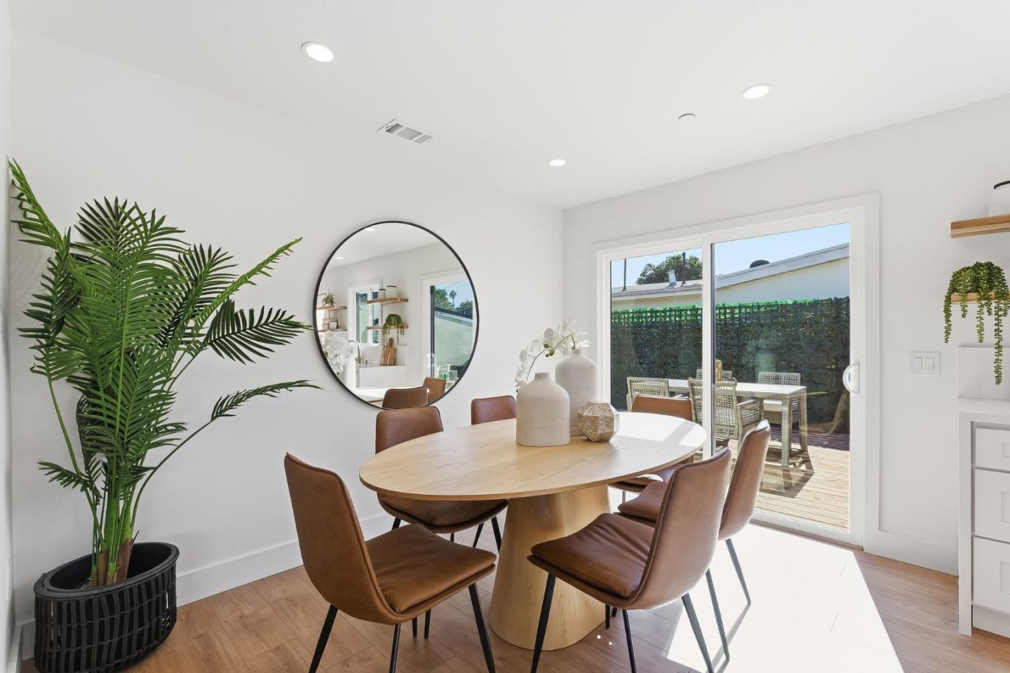 Detail Gallery Image 16 of 37 For 2512 Farrington Way, East Palo Alto,  CA 94303 - 3 Beds | 2 Baths