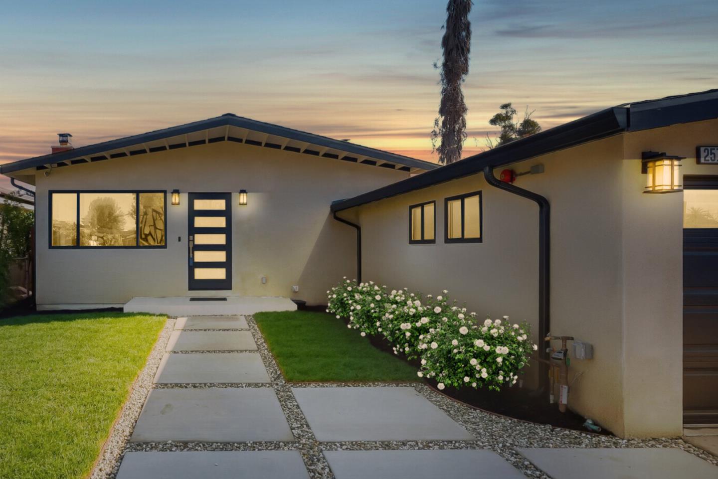 Detail Gallery Image 2 of 37 For 2512 Farrington Way, East Palo Alto,  CA 94303 - 3 Beds | 2 Baths