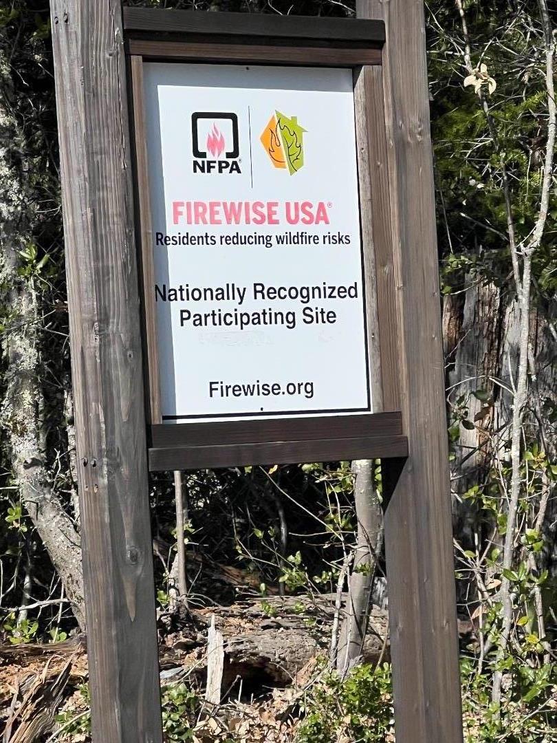 Detail Gallery Image 18 of 19 For 95 Sunlit Ln, Santa Cruz,  CA 95060 - 4 Beds | 2/1 Baths