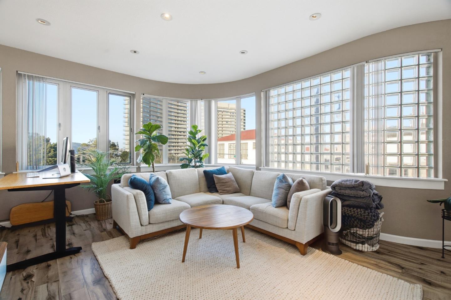 Detail Gallery Image 10 of 49 For 1111 Bay St #307,  San Francisco,  CA 94123 - 2 Beds | 2 Baths