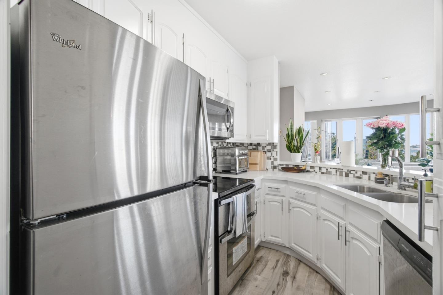 Detail Gallery Image 21 of 49 For 1111 Bay St #307,  San Francisco,  CA 94123 - 2 Beds | 2 Baths