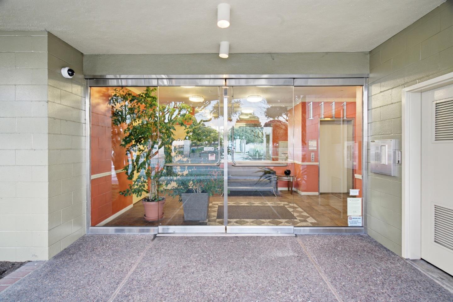 Detail Gallery Image 3 of 49 For 1111 Bay St #307,  San Francisco,  CA 94123 - 2 Beds | 2 Baths