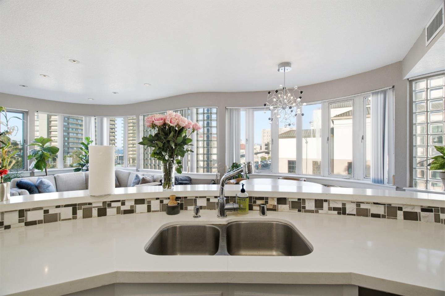 Detail Gallery Image 9 of 49 For 1111 Bay St #307,  San Francisco,  CA 94123 - 2 Beds | 2 Baths