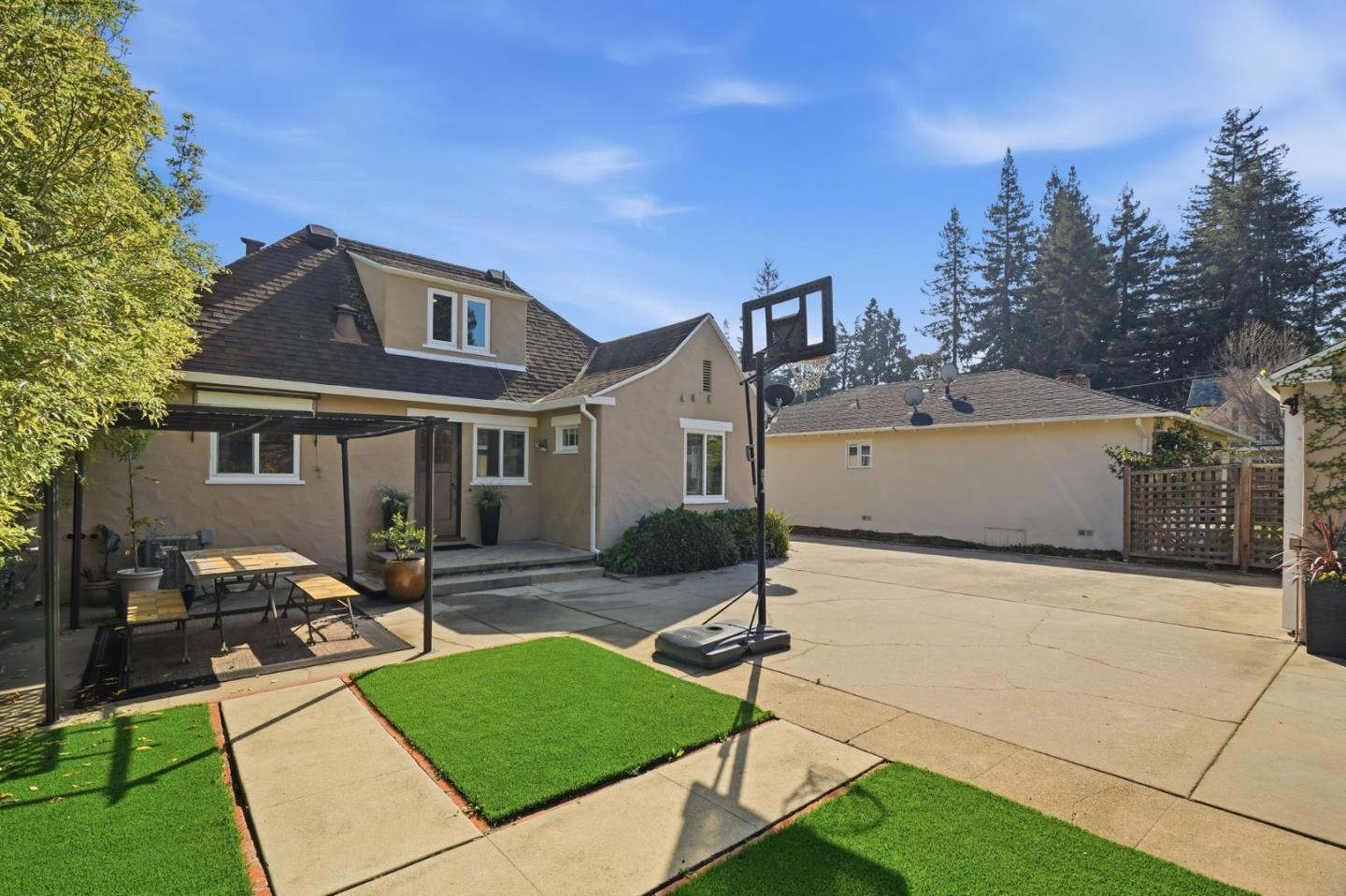 Detail Gallery Image 13 of 15 For 958 Millie Ave, Menlo Park,  CA 94025 - 3 Beds | 1 Baths