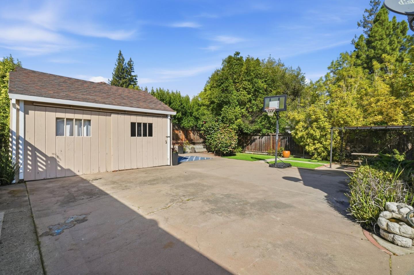 Detail Gallery Image 14 of 15 For 958 Millie Ave, Menlo Park,  CA 94025 - 3 Beds | 1 Baths