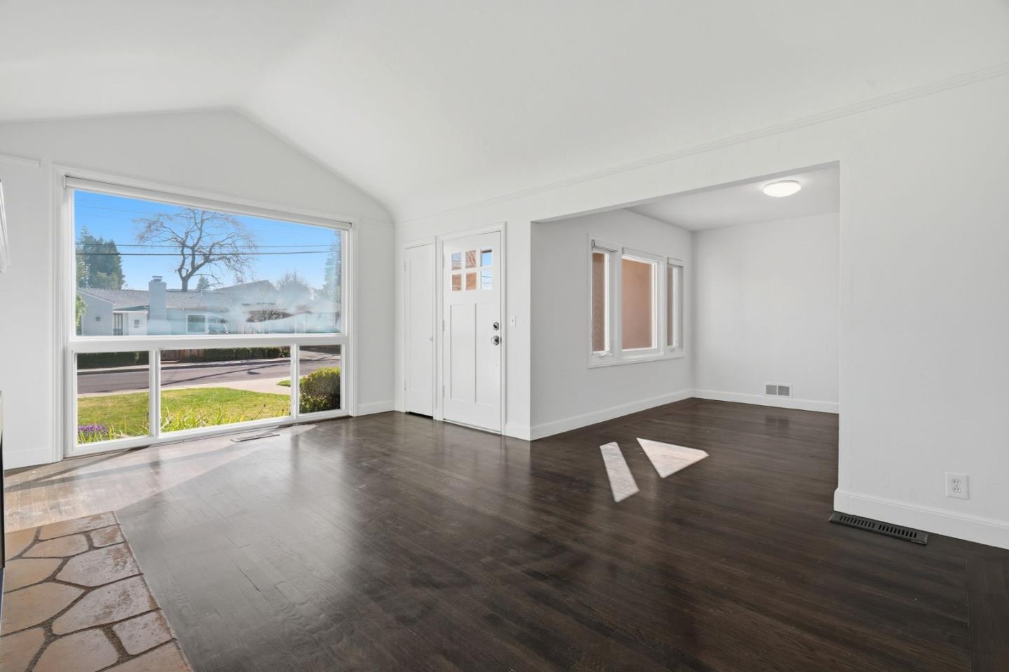 Detail Gallery Image 4 of 15 For 958 Millie Ave, Menlo Park,  CA 94025 - 3 Beds | 1 Baths