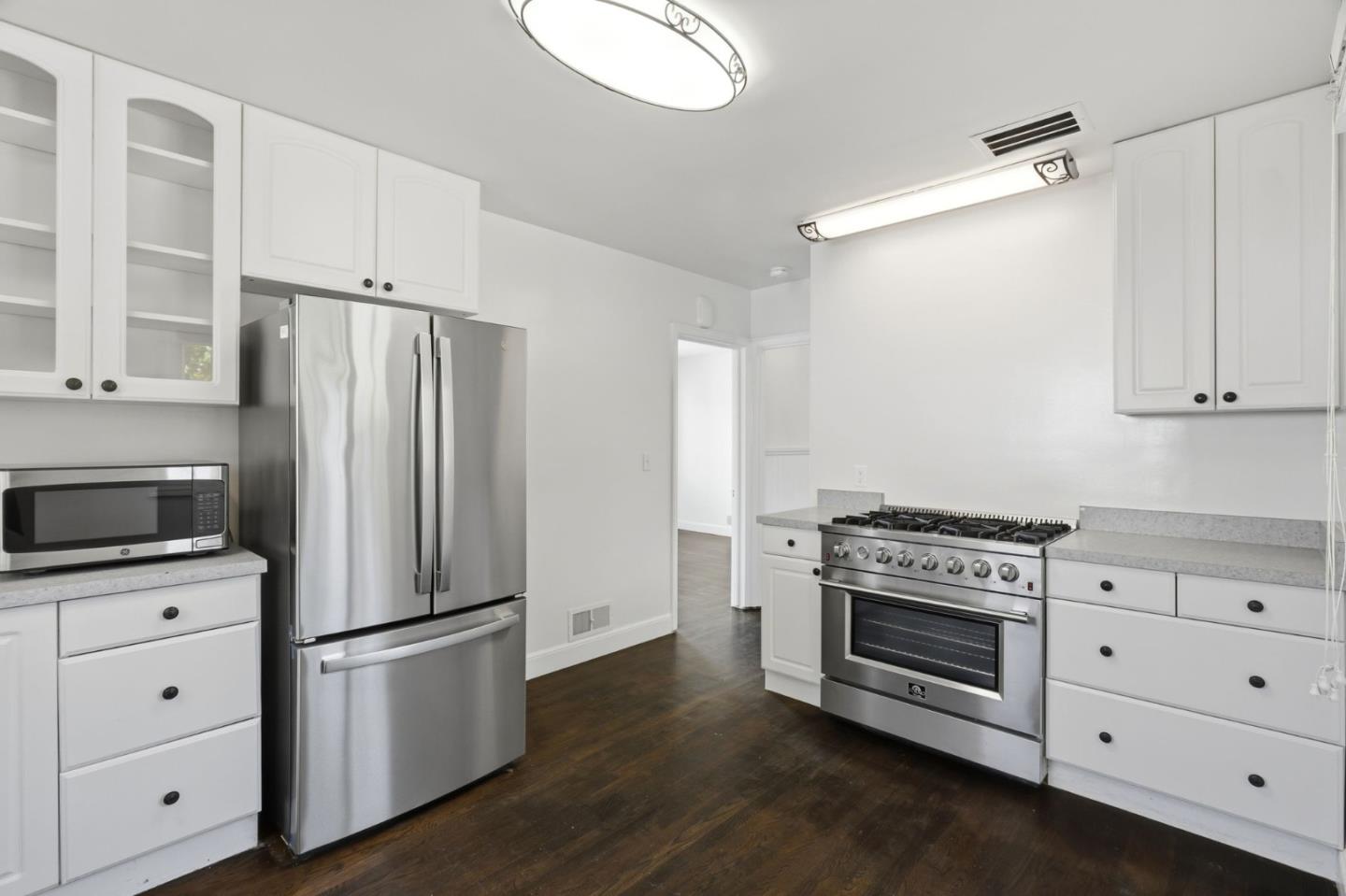 Detail Gallery Image 6 of 15 For 958 Millie Ave, Menlo Park,  CA 94025 - 3 Beds | 1 Baths