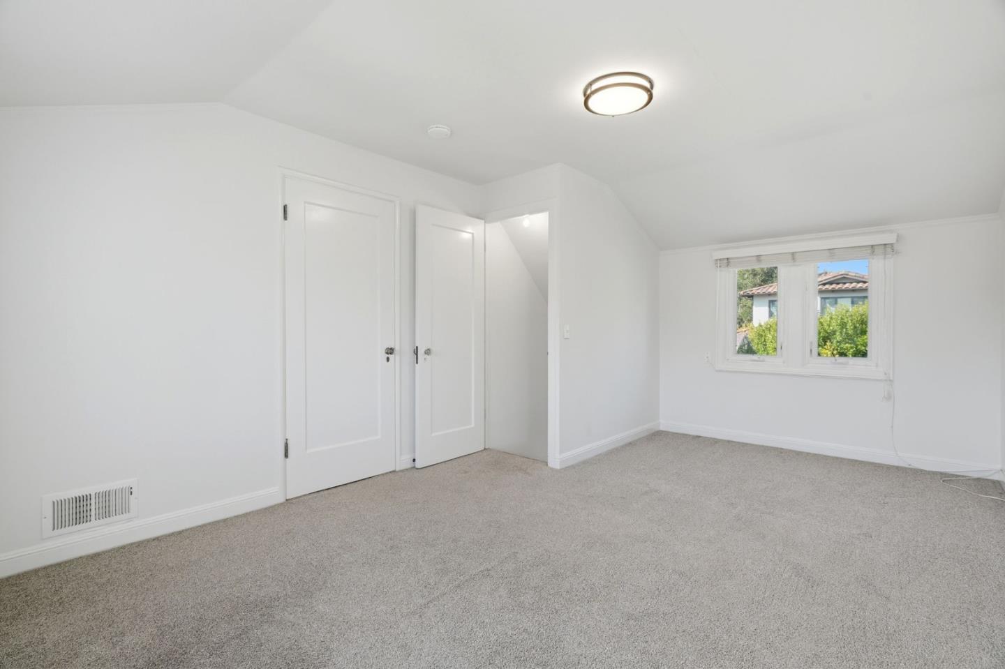 Detail Gallery Image 8 of 15 For 958 Millie Ave, Menlo Park,  CA 94025 - 3 Beds | 1 Baths