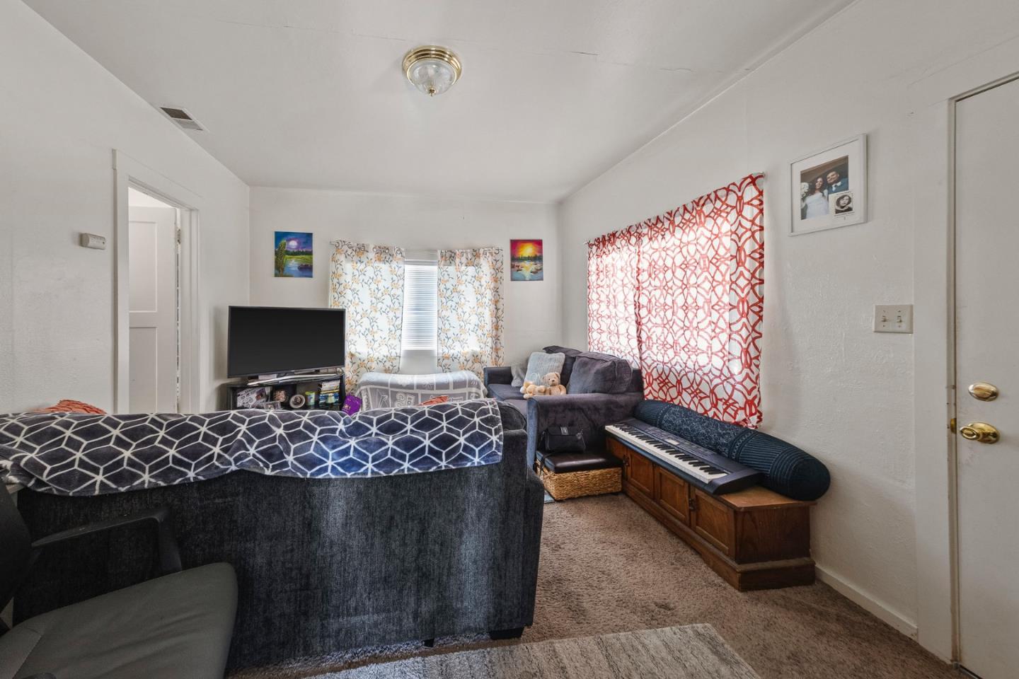 Detail Gallery Image 8 of 13 For 584 Monterey Road, Morgan Hill,  CA 95037 - 2 Beds | 1 Baths