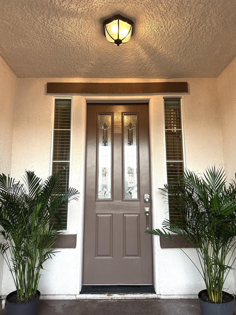 Detail Gallery Image 2 of 24 For 9224 Purple Skies Ct, Elk Grove,  CA 95624 - 4 Beds | 4/1 Baths