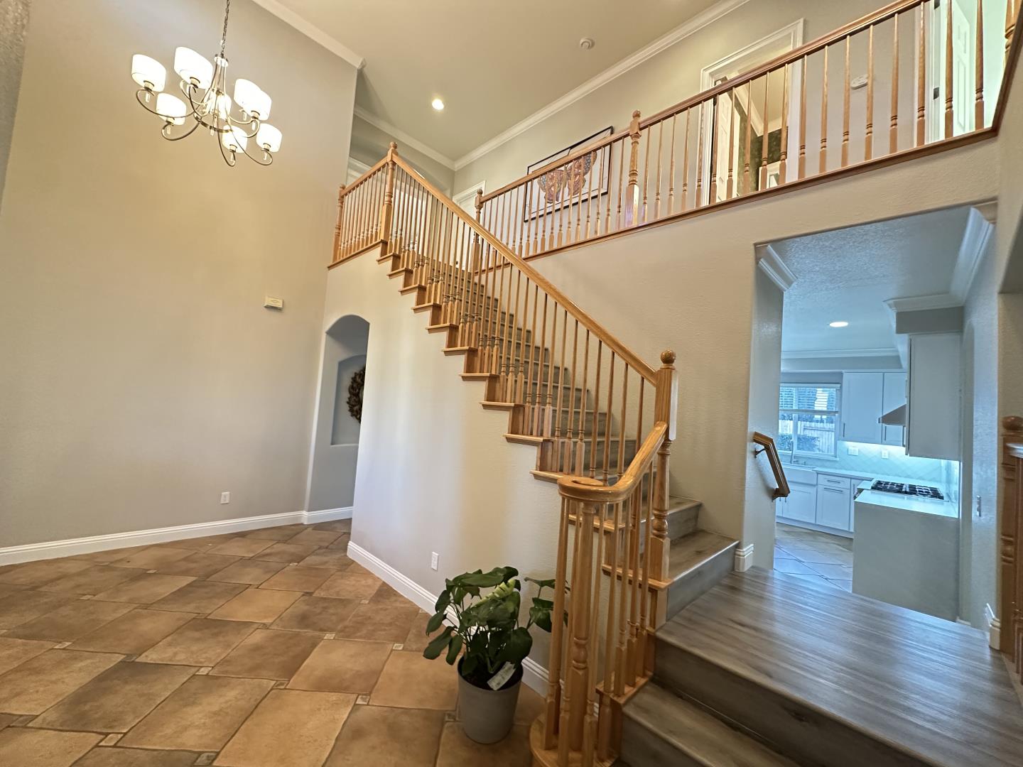 Detail Gallery Image 3 of 24 For 9224 Purple Skies Ct, Elk Grove,  CA 95624 - 4 Beds | 4/1 Baths