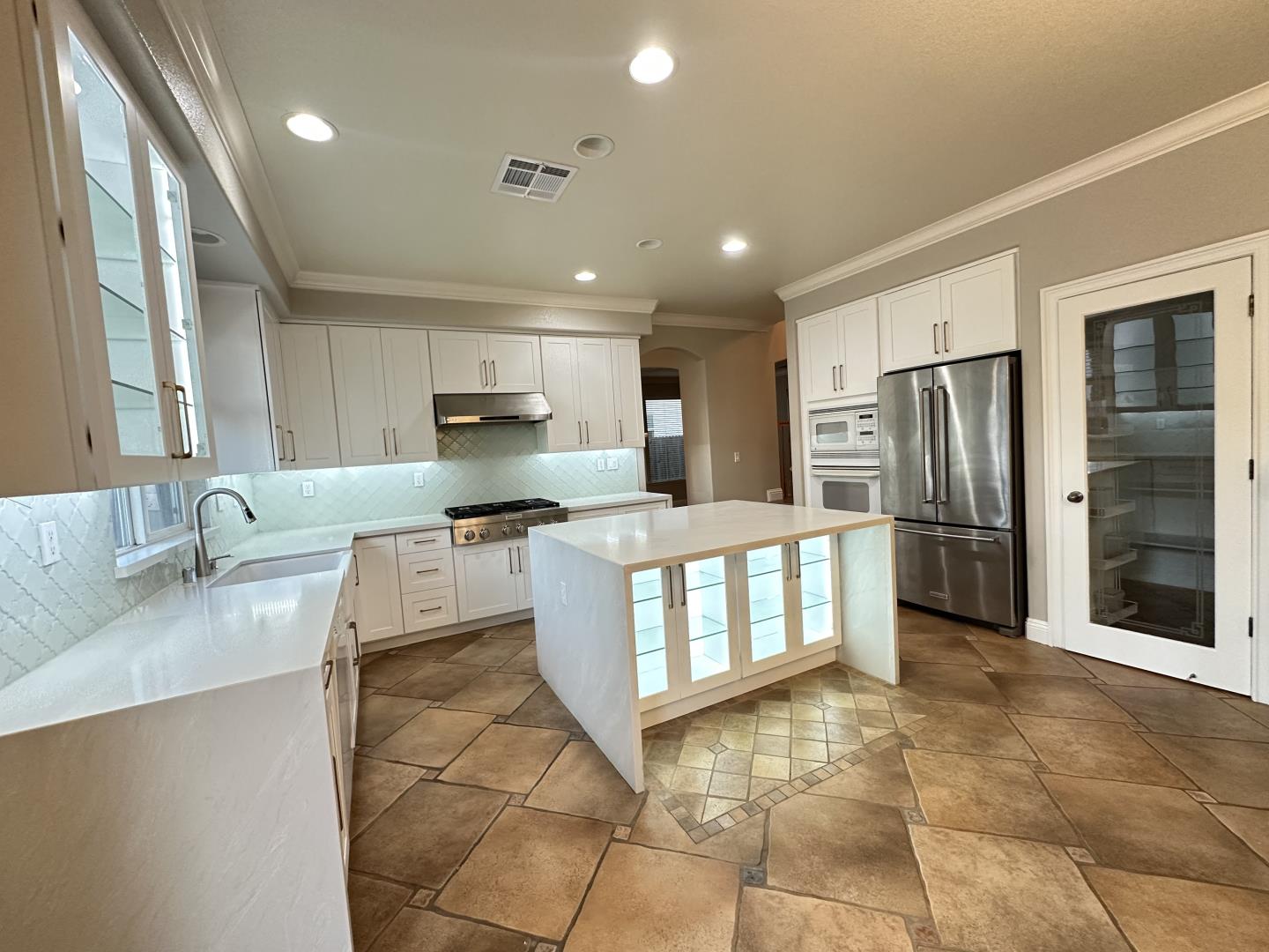Detail Gallery Image 8 of 24 For 9224 Purple Skies Ct, Elk Grove,  CA 95624 - 4 Beds | 4/1 Baths