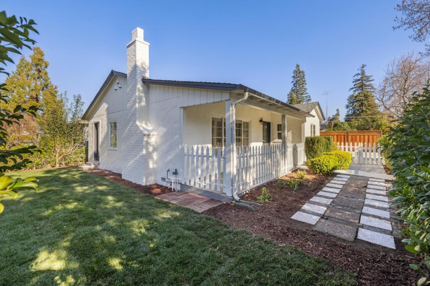 Detail Gallery Image 4 of 45 For 1686 Mercy St, Mountain View,  CA 94041 - 2 Beds | 2 Baths