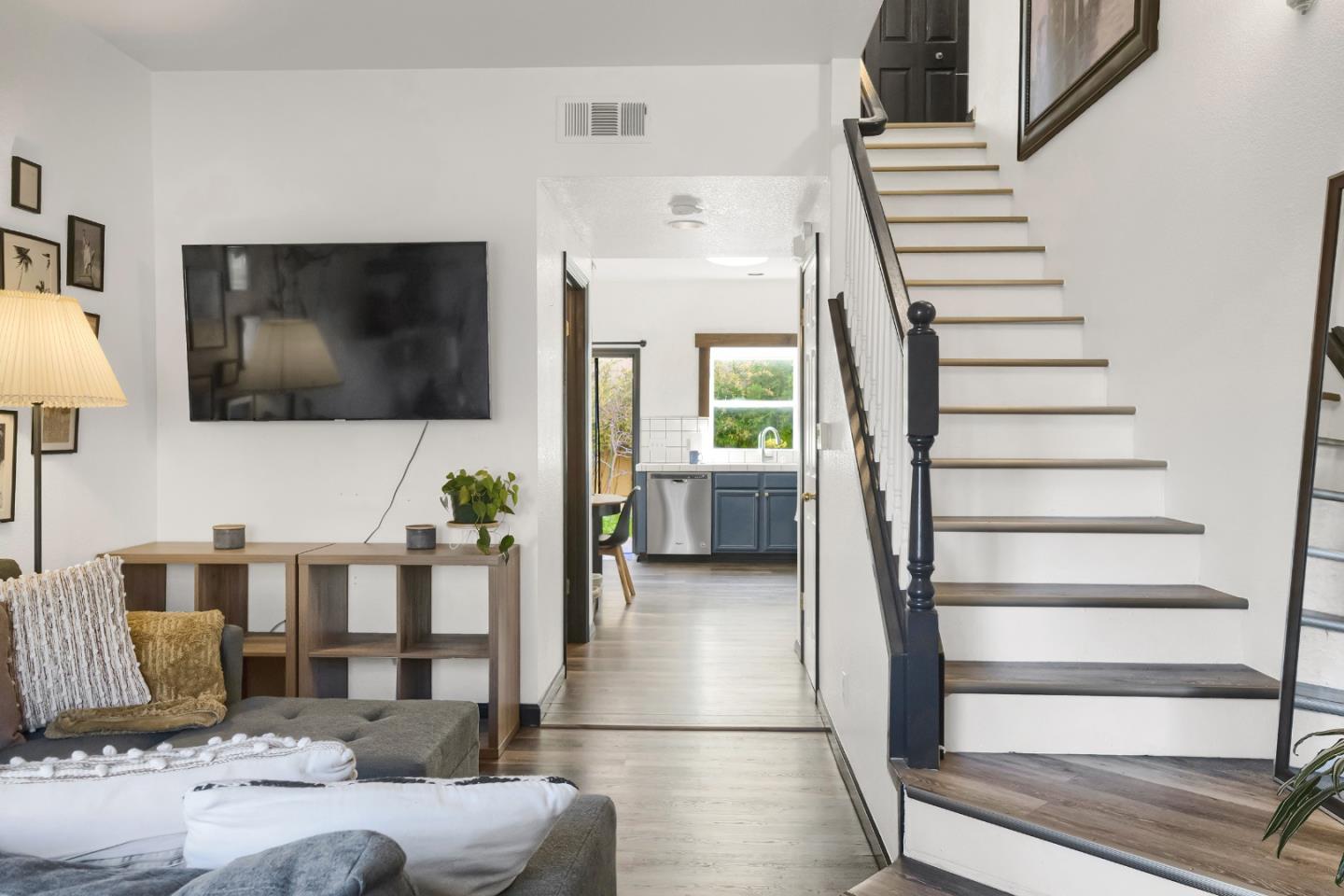 Detail Gallery Image 2 of 46 For 2808 Quest Ct, San Jose,  CA 95148 - 3 Beds | 2/1 Baths