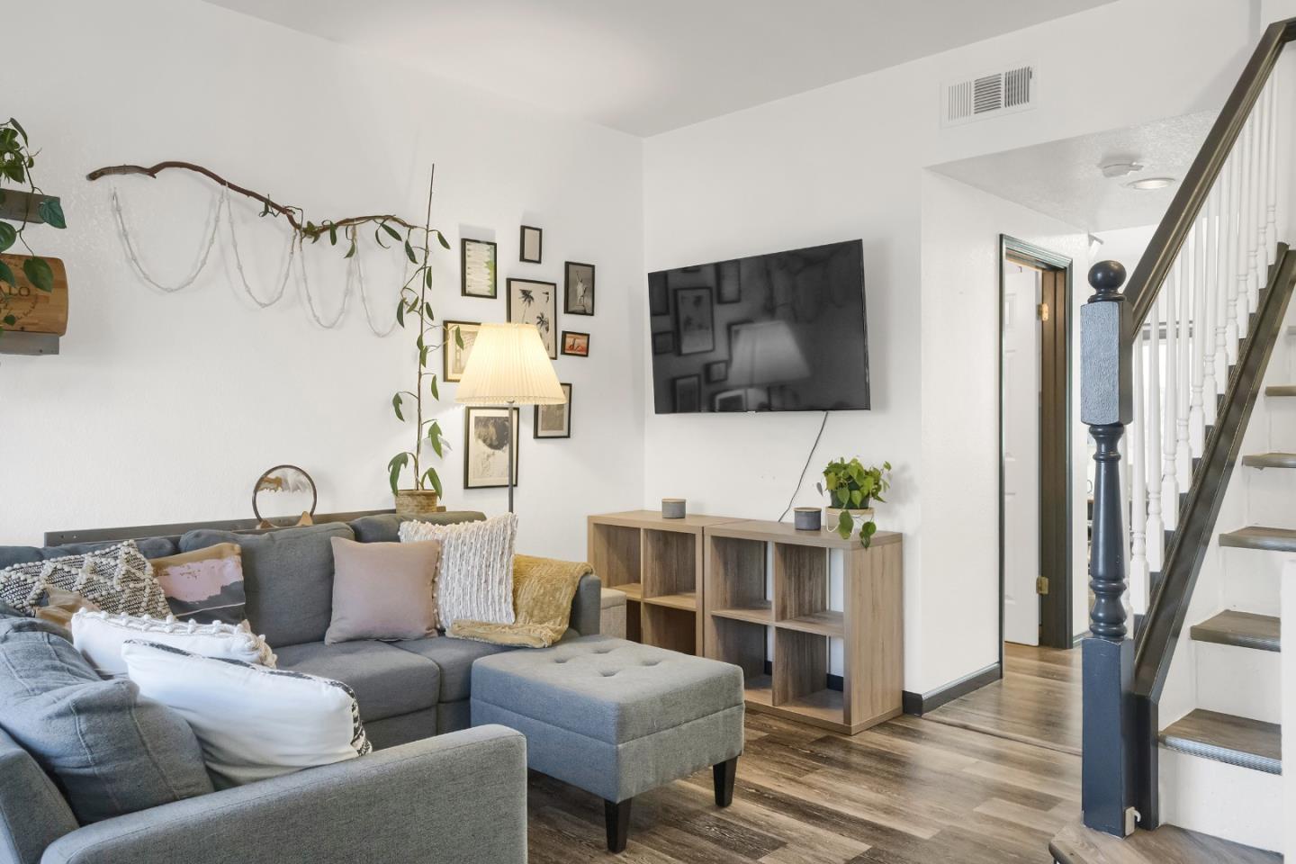 Detail Gallery Image 3 of 46 For 2808 Quest Ct, San Jose,  CA 95148 - 3 Beds | 2/1 Baths