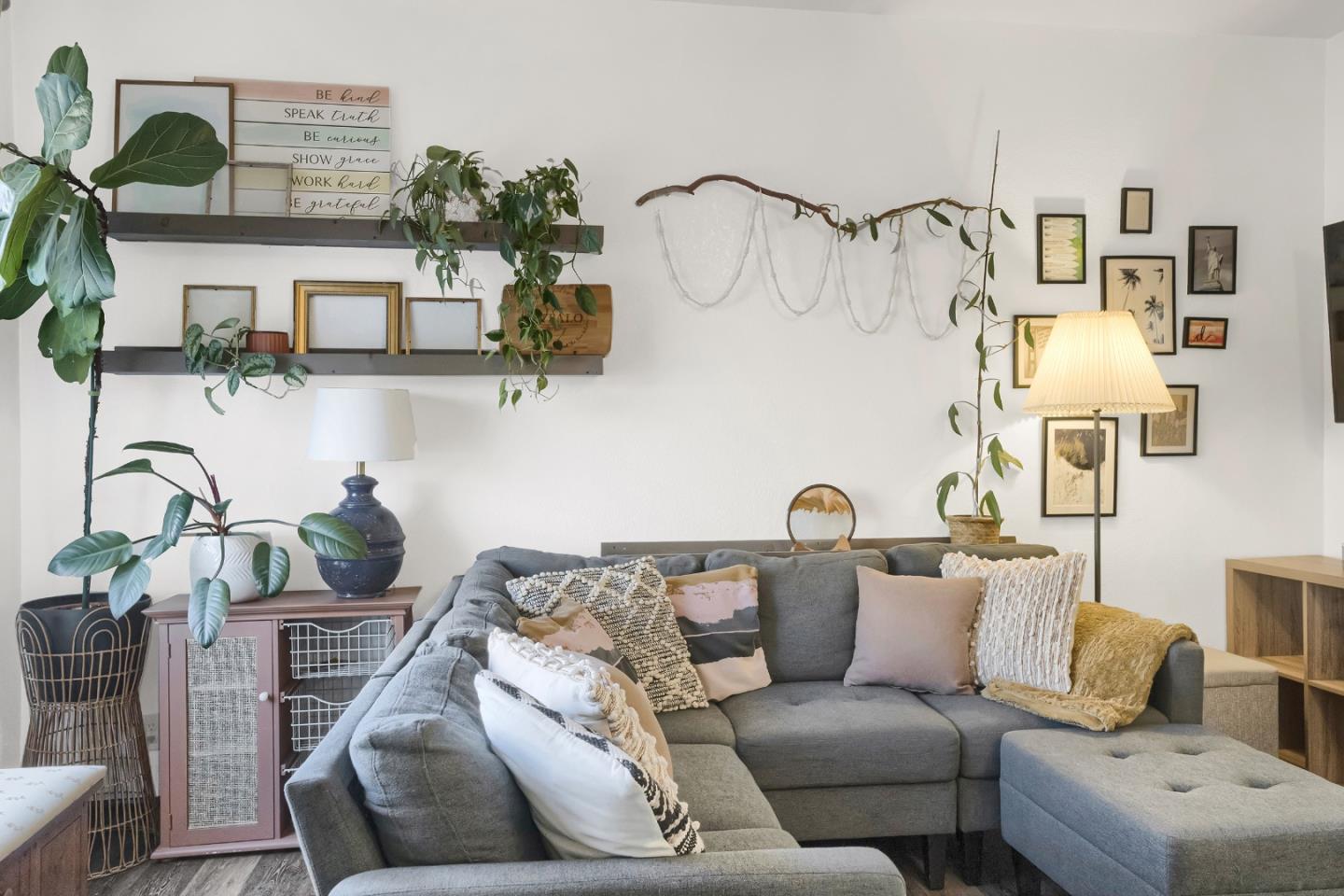 Detail Gallery Image 5 of 46 For 2808 Quest Ct, San Jose,  CA 95148 - 3 Beds | 2/1 Baths