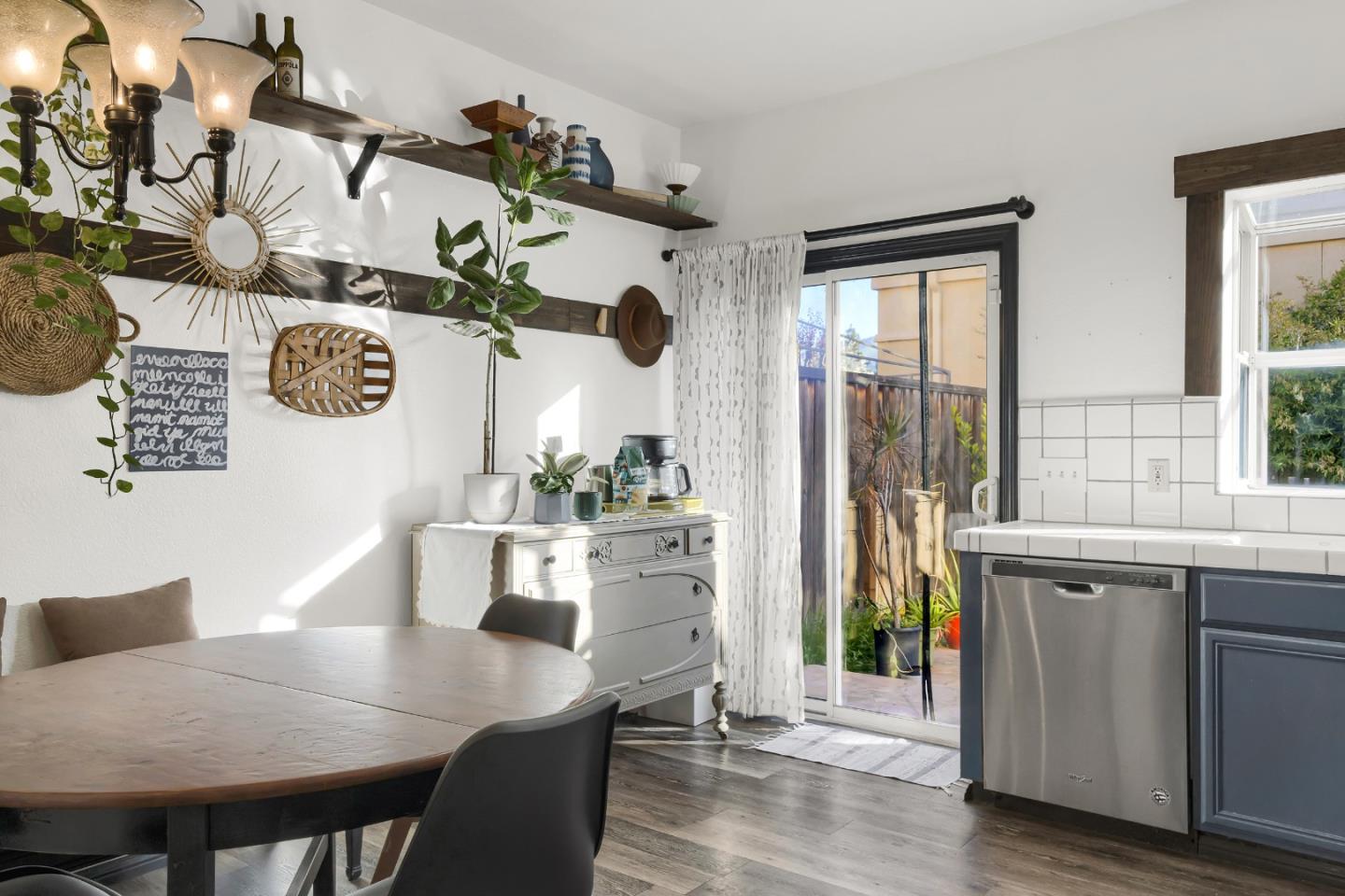 Detail Gallery Image 8 of 46 For 2808 Quest Ct, San Jose,  CA 95148 - 3 Beds | 2/1 Baths