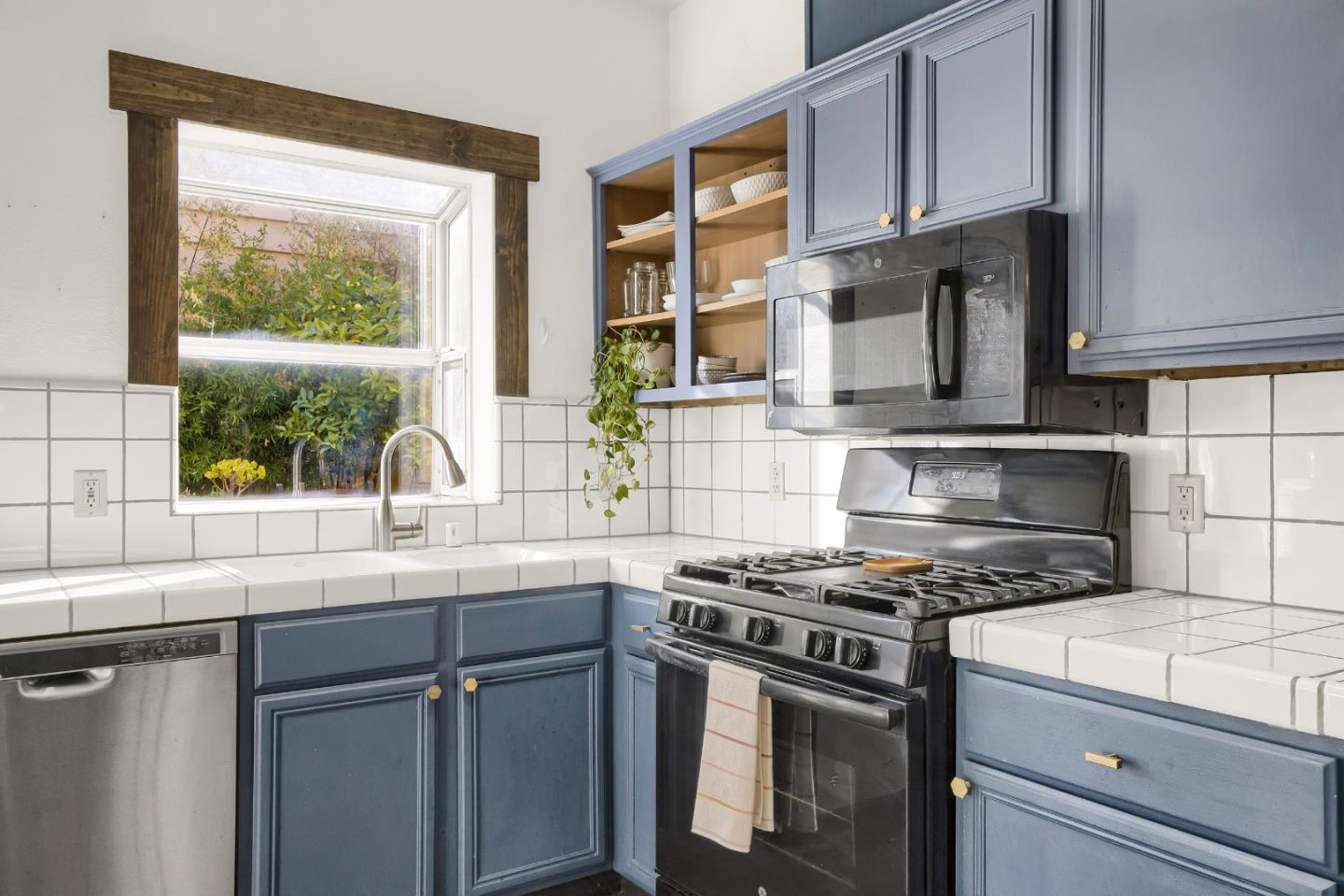 Detail Gallery Image 9 of 46 For 2808 Quest Ct, San Jose,  CA 95148 - 3 Beds | 2/1 Baths