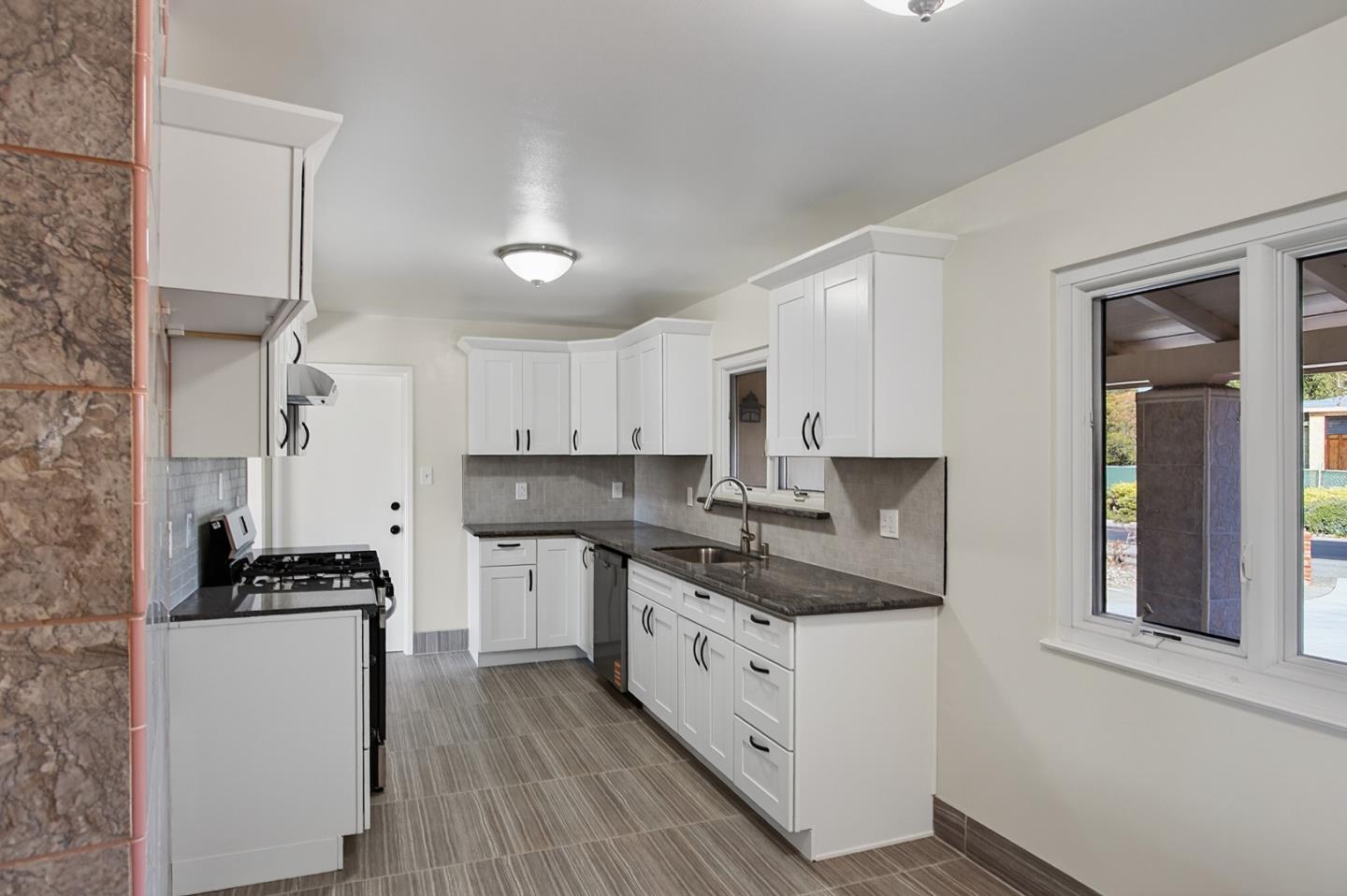 Detail Gallery Image 16 of 31 For 19150 Brookhaven Dr, Saratoga,  CA 95070 - 3 Beds | 2 Baths