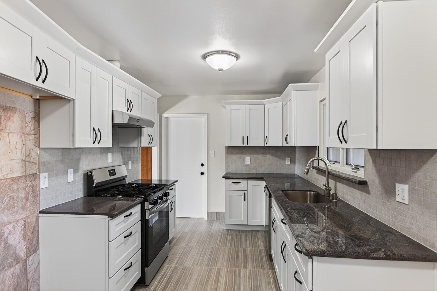 Detail Gallery Image 17 of 31 For 19150 Brookhaven Dr, Saratoga,  CA 95070 - 3 Beds | 2 Baths