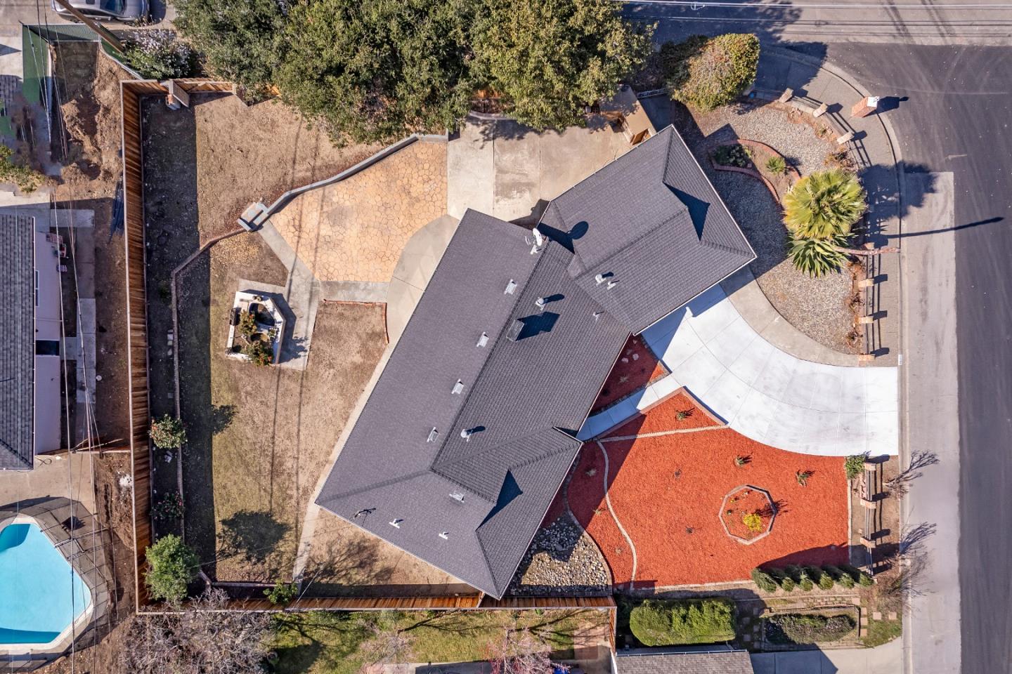 Detail Gallery Image 6 of 31 For 19150 Brookhaven Dr, Saratoga,  CA 95070 - 3 Beds | 2 Baths