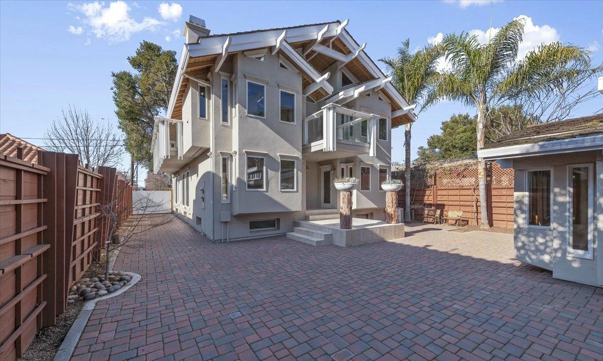 Detail Gallery Image 9 of 16 For 148 Kingsley Ave, Palo Alto,  CA 94301 - 7 Beds | 6/2 Baths