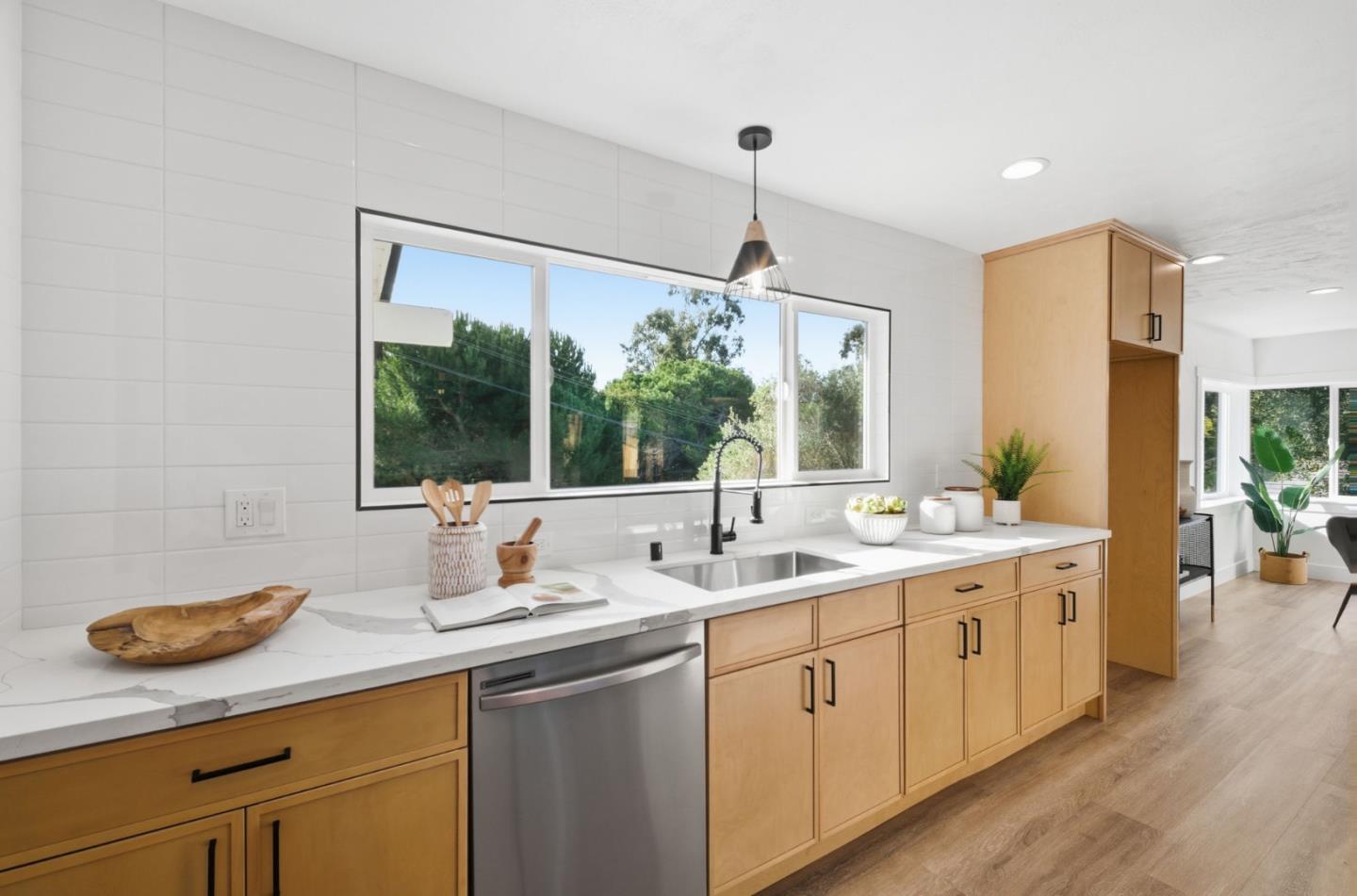 Detail Gallery Image 5 of 43 For 2478 Oakes Dr, Hayward,  CA 94542 - 3 Beds | 2 Baths