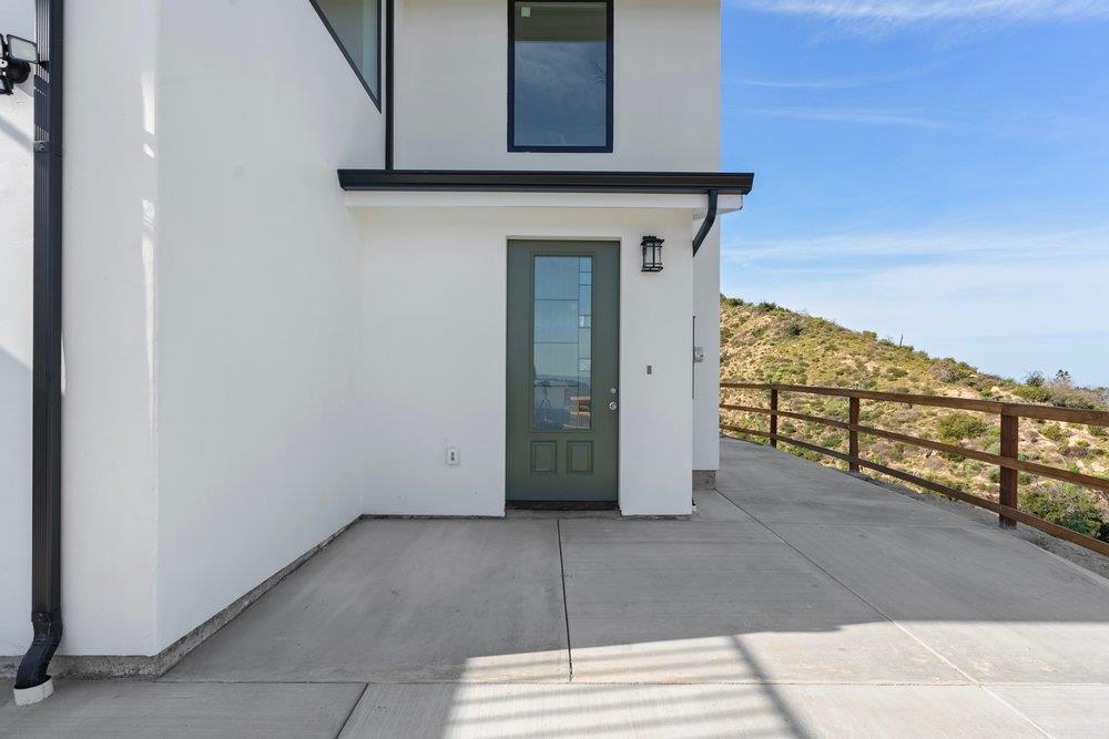 Detail Gallery Image 10 of 52 For 228 Pine Canyon Rd, Salinas,  CA 93908 - 3 Beds | 3/1 Baths