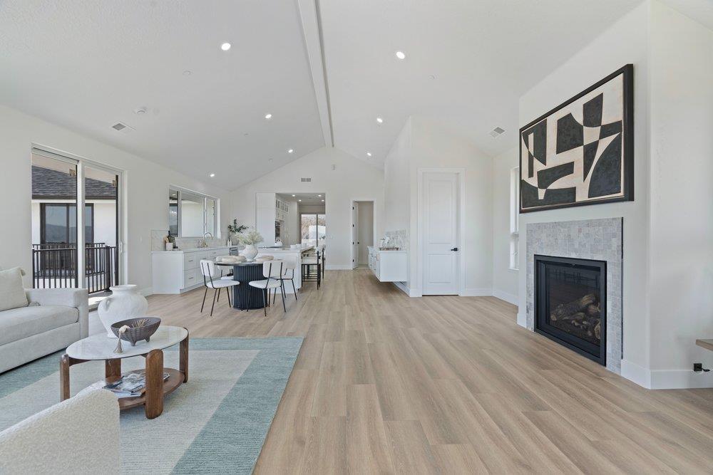 Detail Gallery Image 12 of 52 For 228 Pine Canyon Rd, Salinas,  CA 93908 - 3 Beds | 3/1 Baths