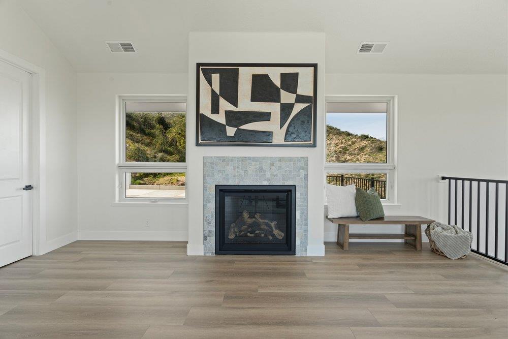 Detail Gallery Image 14 of 52 For 228 Pine Canyon Rd, Salinas,  CA 93908 - 3 Beds | 3/1 Baths