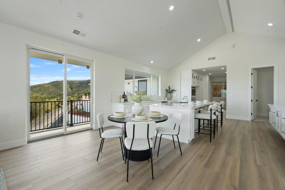 Detail Gallery Image 16 of 52 For 228 Pine Canyon Rd, Salinas,  CA 93908 - 3 Beds | 3/1 Baths