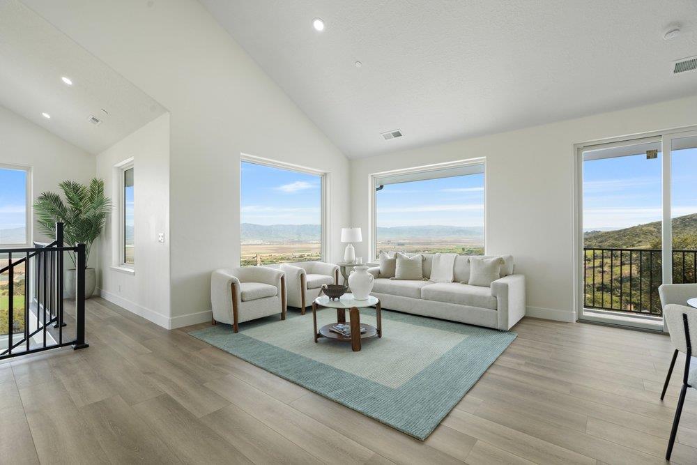 Detail Gallery Image 17 of 52 For 228 Pine Canyon Rd, Salinas,  CA 93908 - 3 Beds | 3/1 Baths