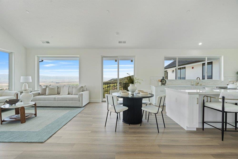 Detail Gallery Image 18 of 52 For 228 Pine Canyon Rd, Salinas,  CA 93908 - 3 Beds | 3/1 Baths