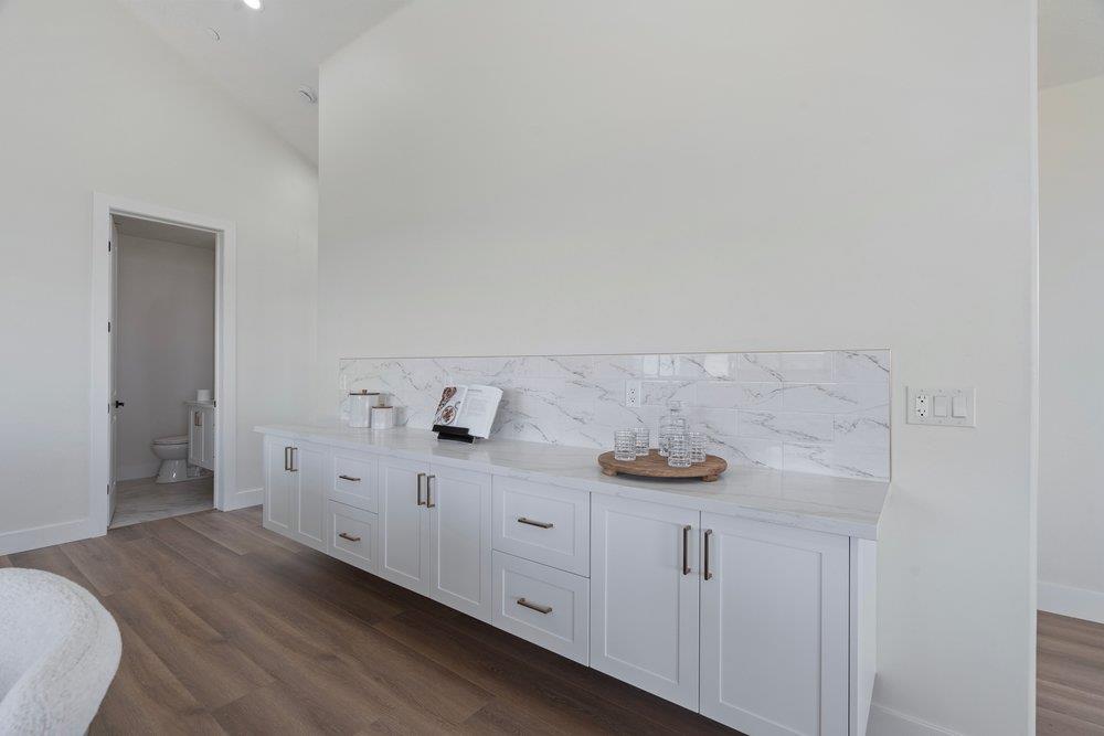 Detail Gallery Image 21 of 52 For 228 Pine Canyon Rd, Salinas,  CA 93908 - 3 Beds | 3/1 Baths