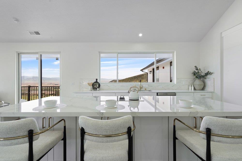 Detail Gallery Image 22 of 52 For 228 Pine Canyon Rd, Salinas,  CA 93908 - 3 Beds | 3/1 Baths