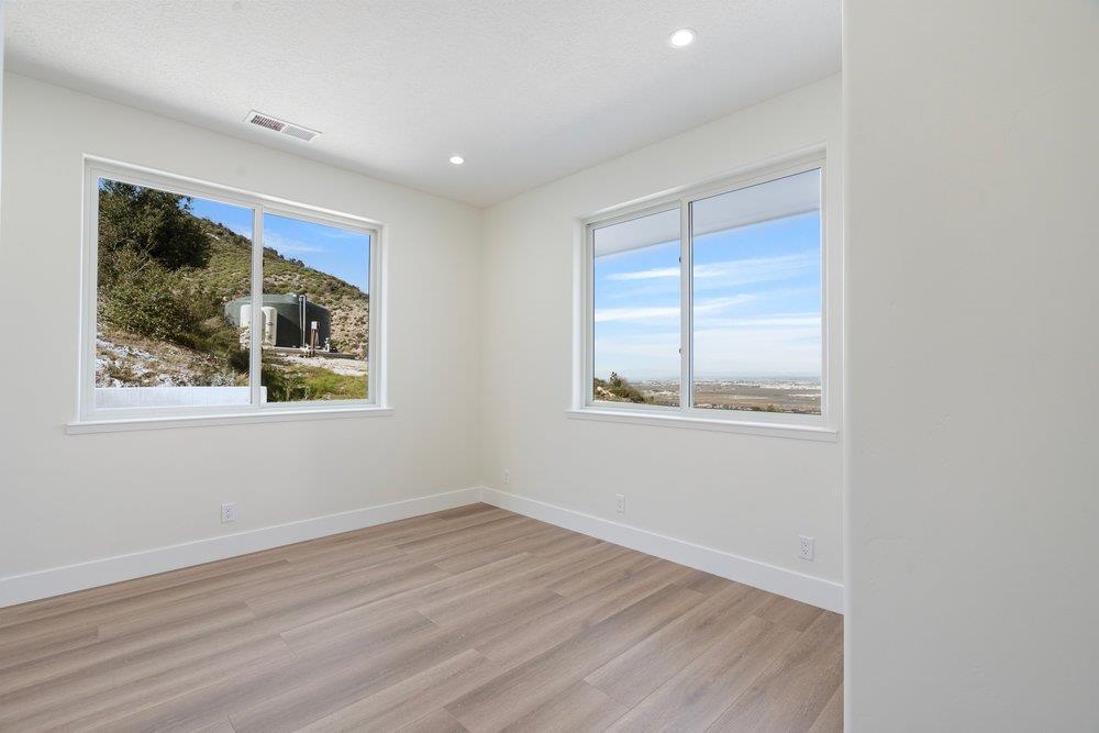 Detail Gallery Image 32 of 52 For 228 Pine Canyon Rd, Salinas,  CA 93908 - 3 Beds | 3/1 Baths