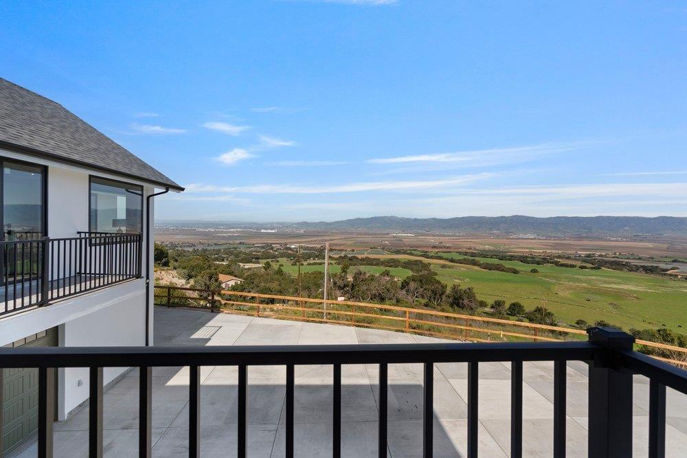 Detail Gallery Image 40 of 52 For 228 Pine Canyon Rd, Salinas,  CA 93908 - 3 Beds | 3/1 Baths