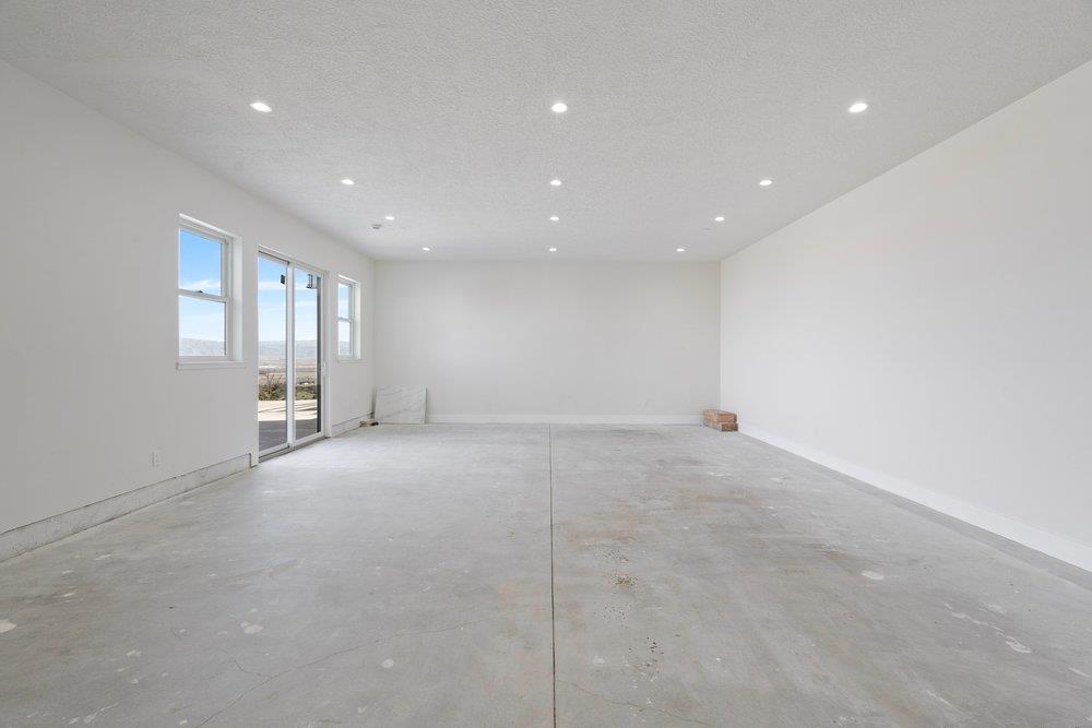 Detail Gallery Image 45 of 52 For 228 Pine Canyon Rd, Salinas,  CA 93908 - 3 Beds | 3/1 Baths