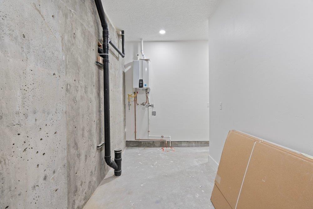 Detail Gallery Image 47 of 52 For 228 Pine Canyon Rd, Salinas,  CA 93908 - 3 Beds | 3/1 Baths