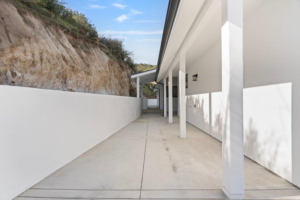 Detail Gallery Image 5 of 52 For 228 Pine Canyon Rd, Salinas,  CA 93908 - 3 Beds | 3/1 Baths