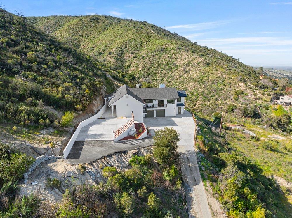 Detail Gallery Image 7 of 52 For 228 Pine Canyon Rd, Salinas,  CA 93908 - 3 Beds | 3/1 Baths