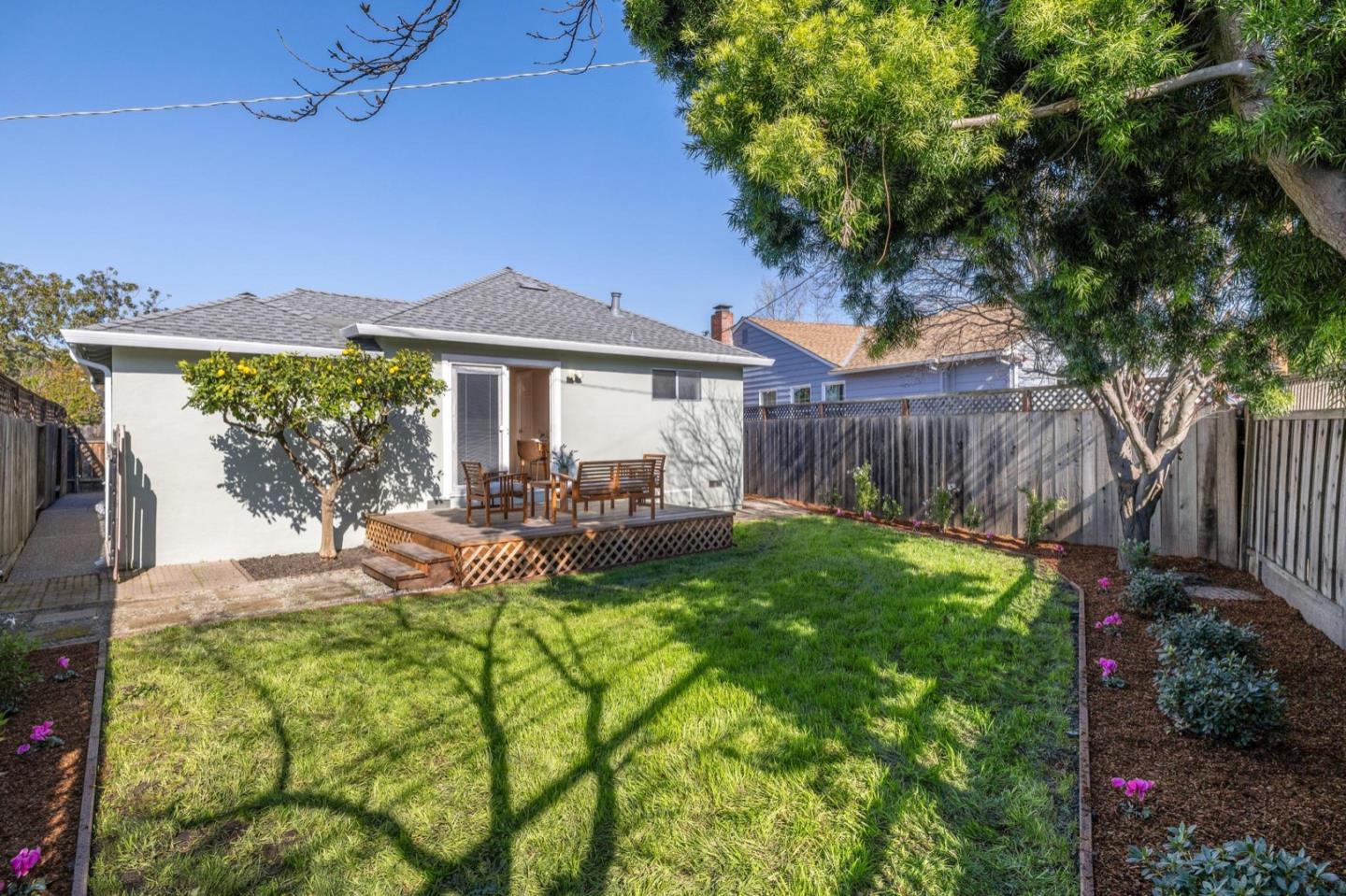 Detail Gallery Image 22 of 27 For 656 Magnolia Dr, San Mateo,  CA 94402 - 2 Beds | 2 Baths