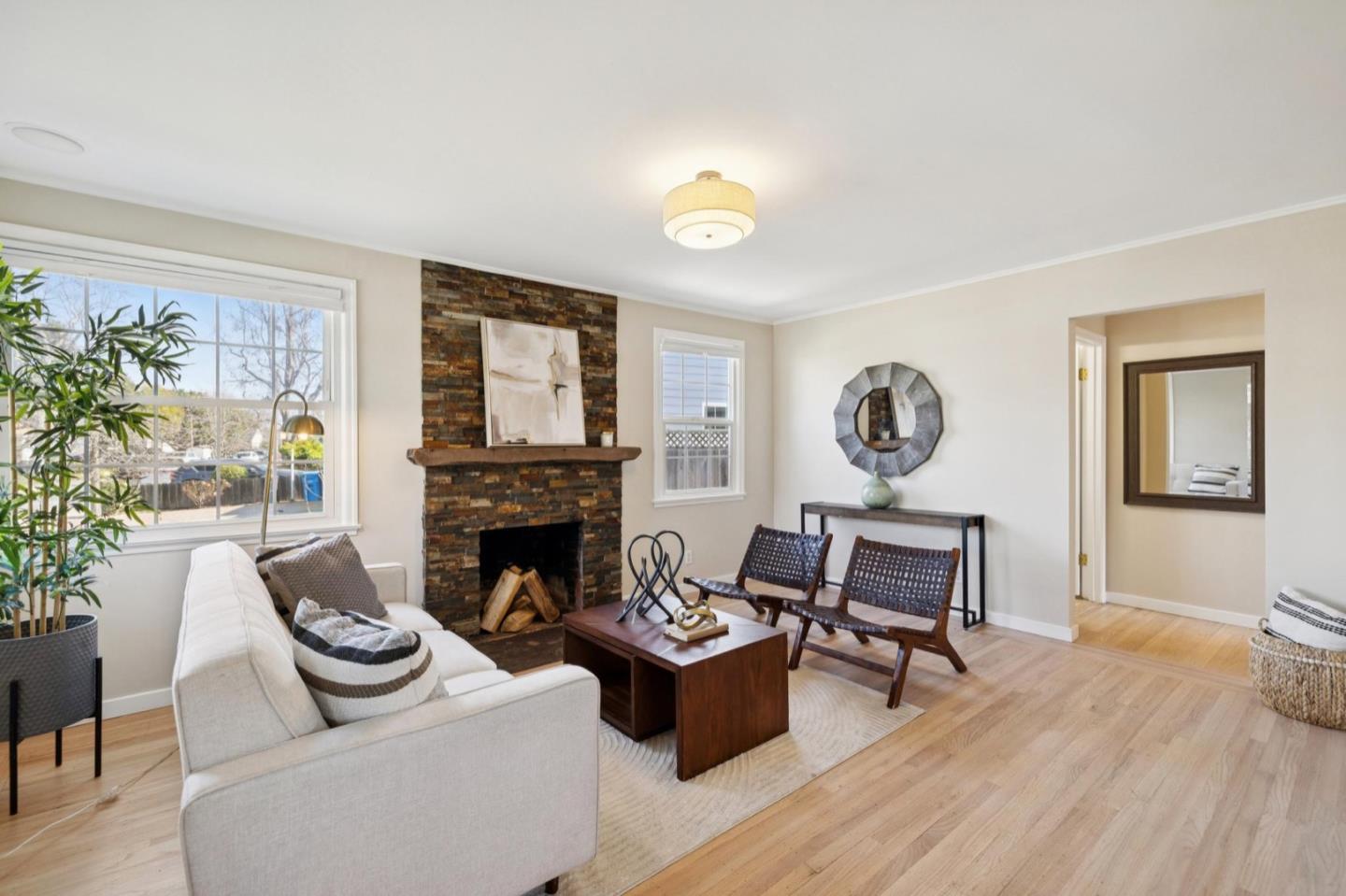 Detail Gallery Image 4 of 27 For 656 Magnolia Dr, San Mateo,  CA 94402 - 2 Beds | 2 Baths