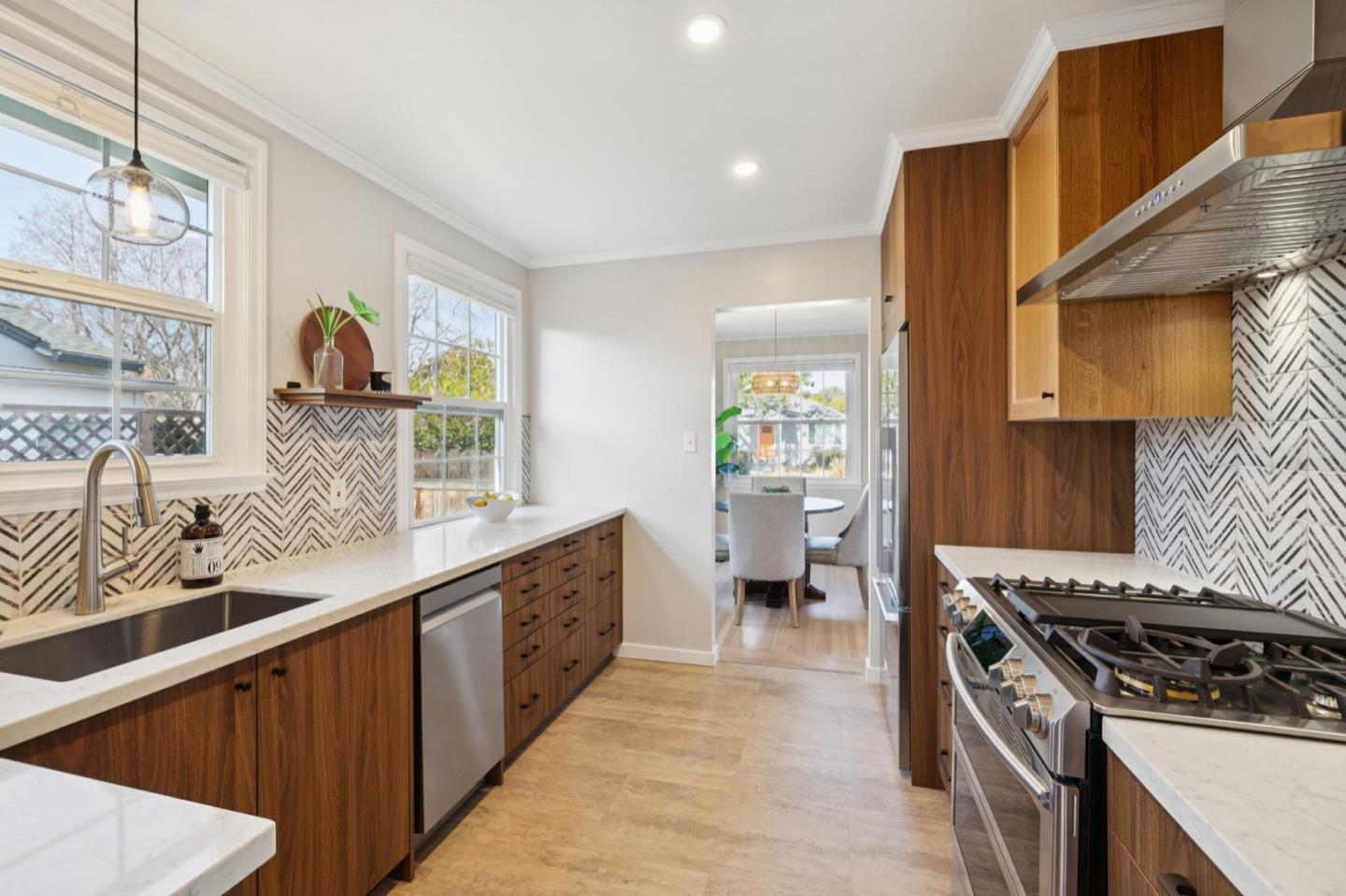 Detail Gallery Image 9 of 27 For 656 Magnolia Dr, San Mateo,  CA 94402 - 2 Beds | 2 Baths