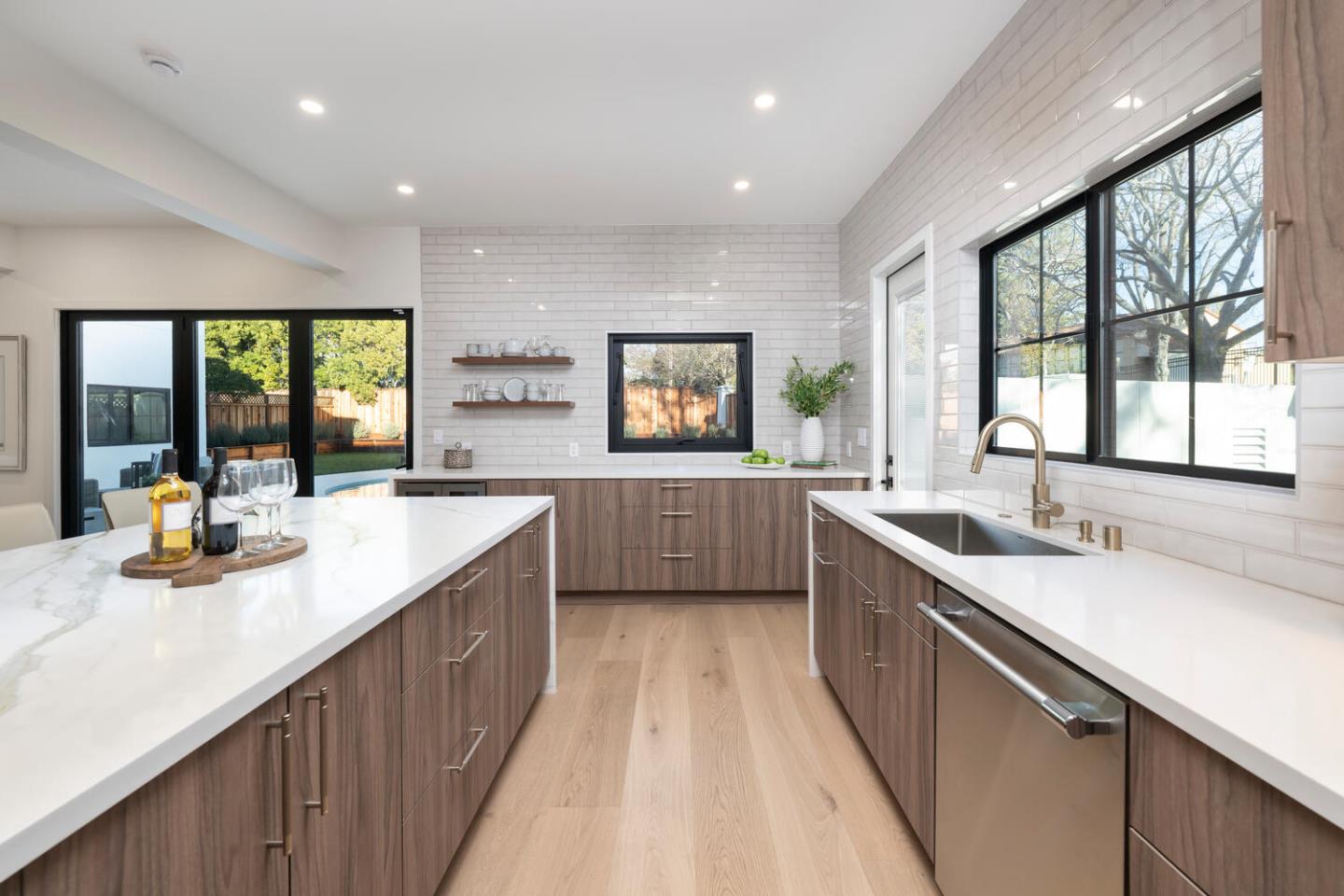 Detail Gallery Image 14 of 39 For 150 Clark Dr, San Mateo,  CA 94402 - 5 Beds | 5 Baths