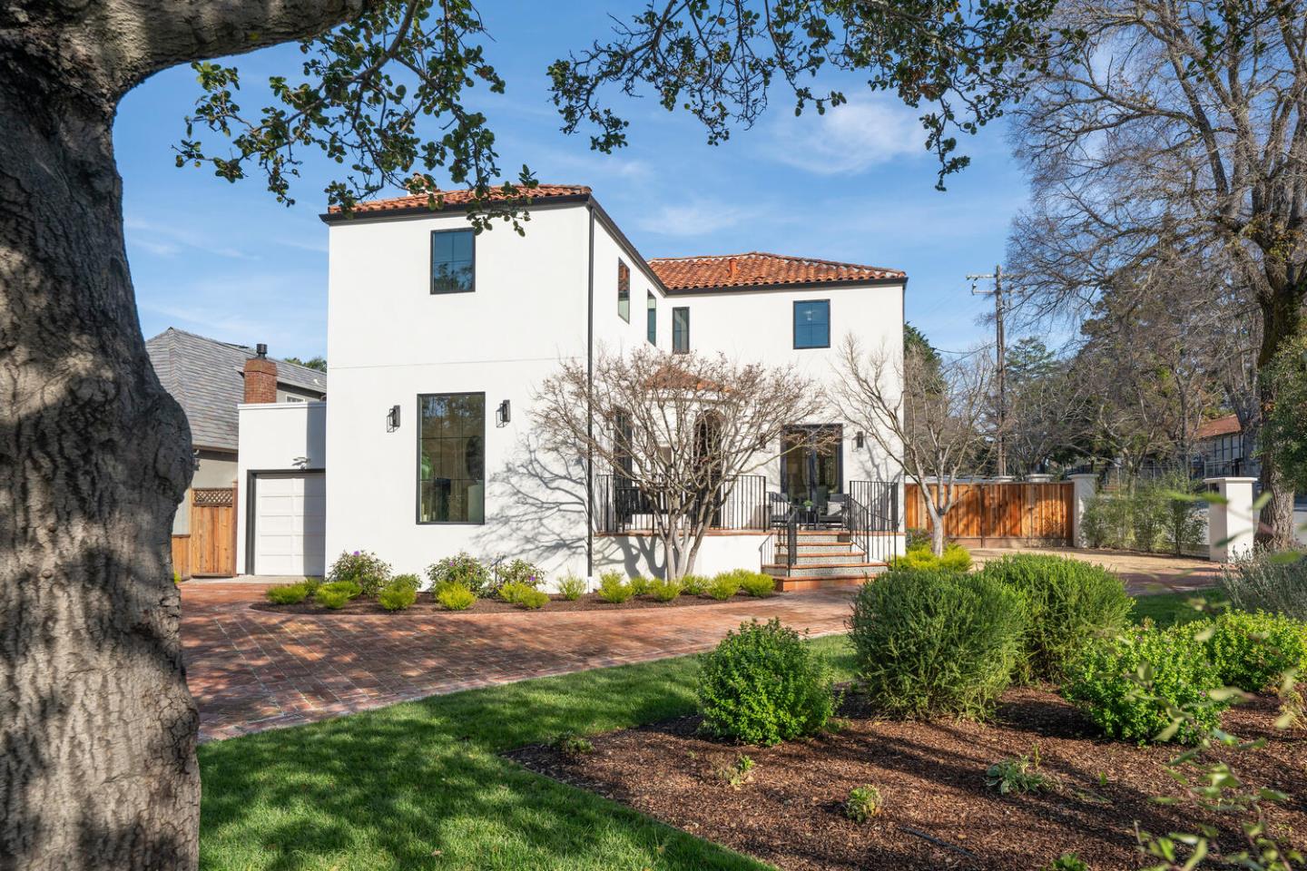 Detail Gallery Image 2 of 39 For 150 Clark Dr, San Mateo,  CA 94402 - 5 Beds | 5 Baths