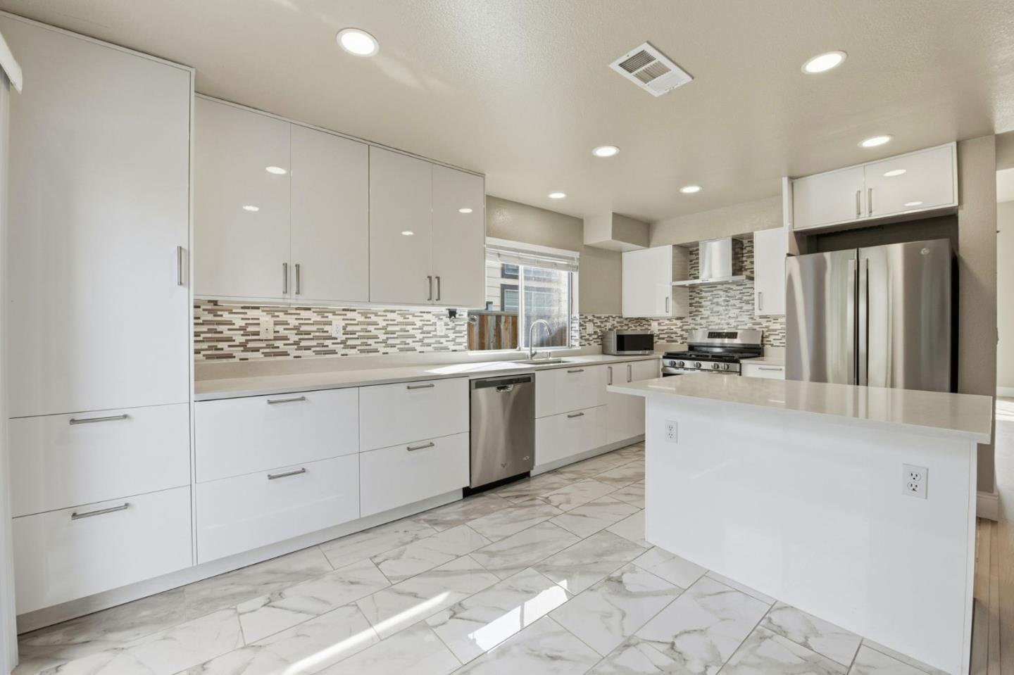 Detail Gallery Image 11 of 42 For 29026 Hillview St, Hayward,  CA 94544 - 4 Beds | 3 Baths